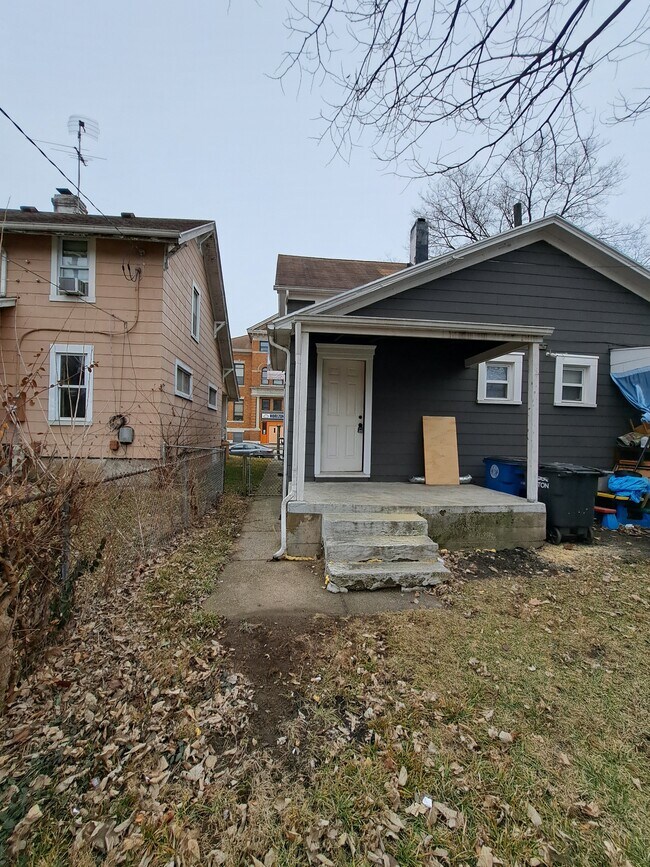 Foto del edificio - 120 S Monmouth St