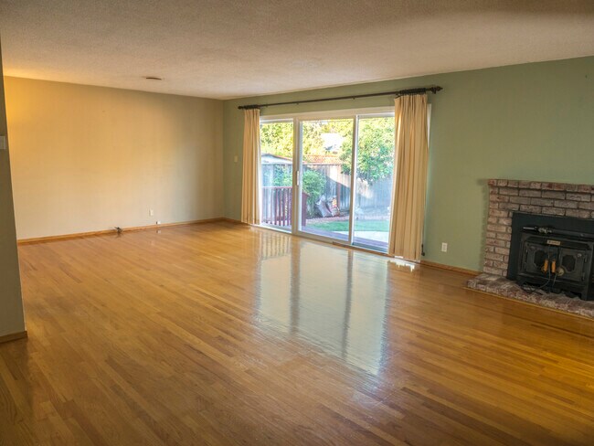 Building Photo - 230 Morrene Dr