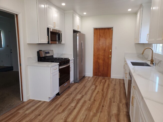 Foto del edificio - 3 BR / 1.75 BA home adjacent to SDSU available July 1st, 2026.