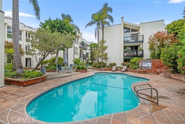 Building Photo - 1340 S Beverly Glen Blvd