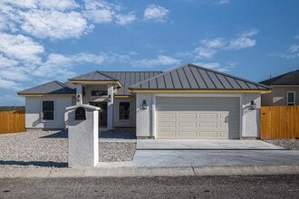 Building Photo - 51 Yvonne Dr