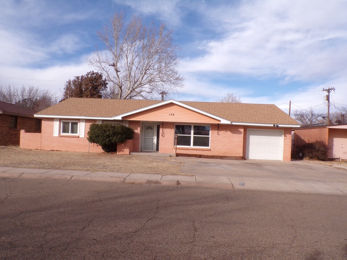 Front Of House - 128 E Yucca Ave