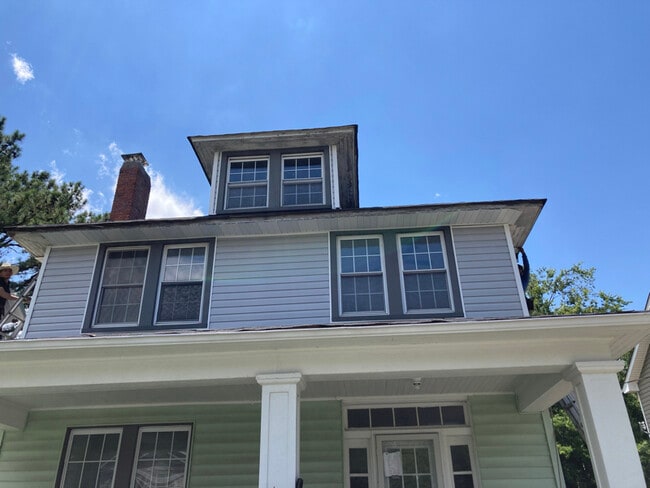 Building Photo - 2537 Vincent Ave