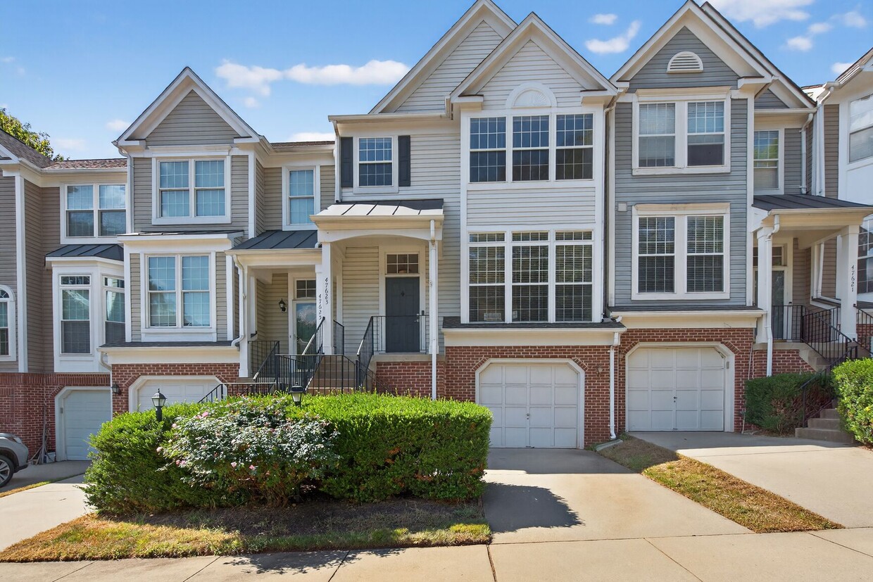 Photo - 47623 Weatherburn Terrace (Potomac Falls, VA)