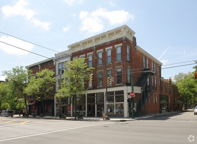 Building Photo - 641 N High St
