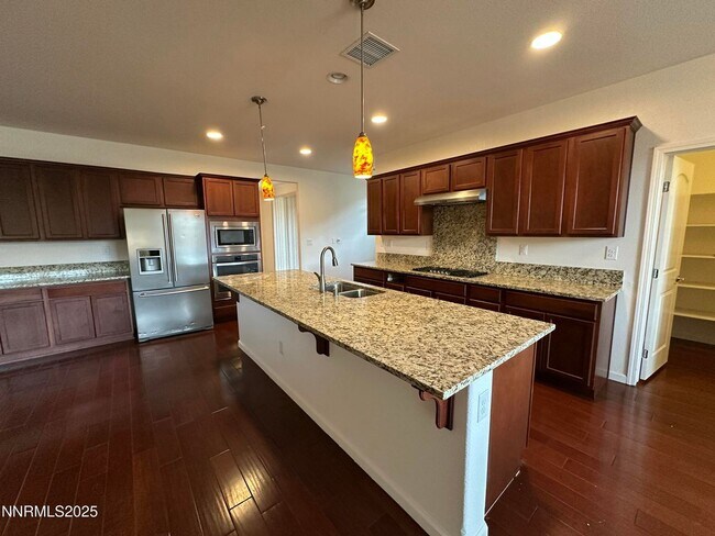 Foto del edificio - Immaculate Toll Brothers home