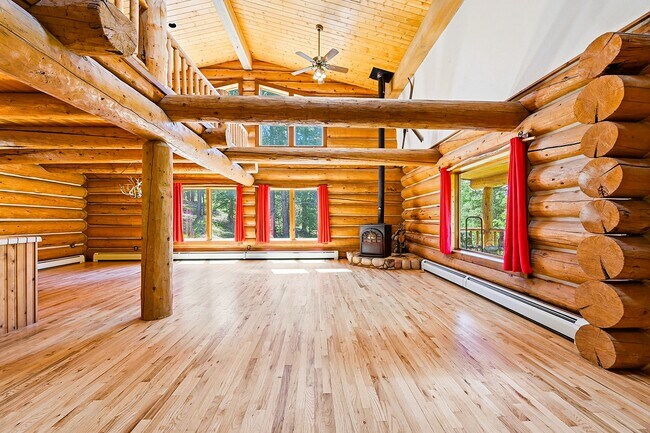 Building Photo - 652 Bear Mountain Rd