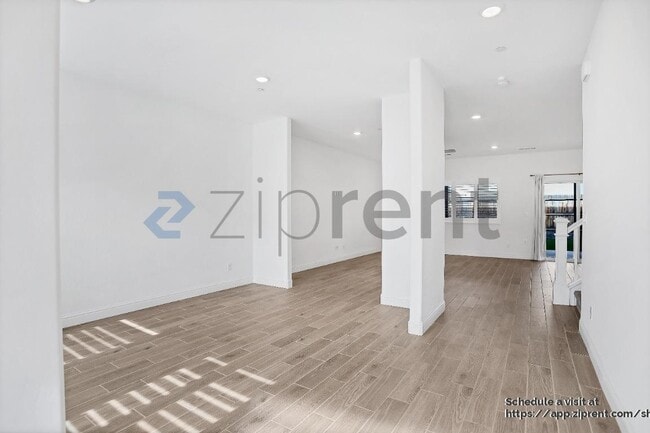 Foto del edificio - 823 Blue Oak Lane W