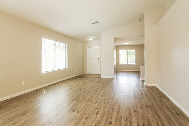 Foto del edificio - 6426 W Watkins St