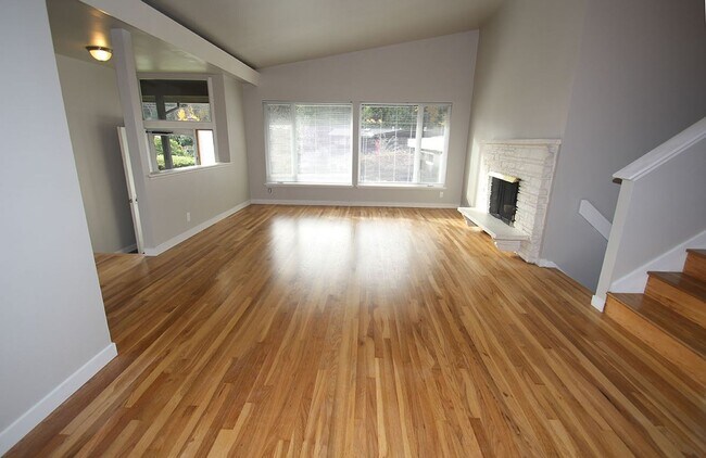 Building Photo - NICELY UPDATED 4 BEDROOM BELLEVUE HOME FOR...