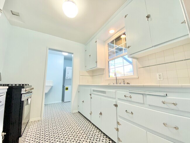 Building Photo - 1232 S Ridgeley Dr