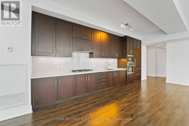 Building Photo - 29 Queens Quay E