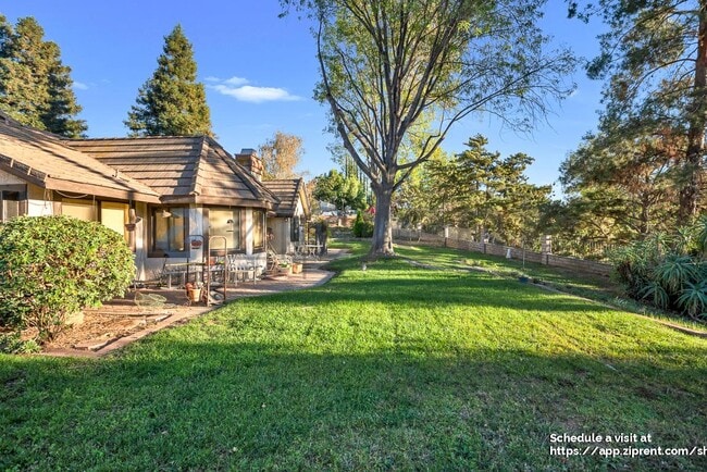 Foto del edificio - 716 Buckingham Dr