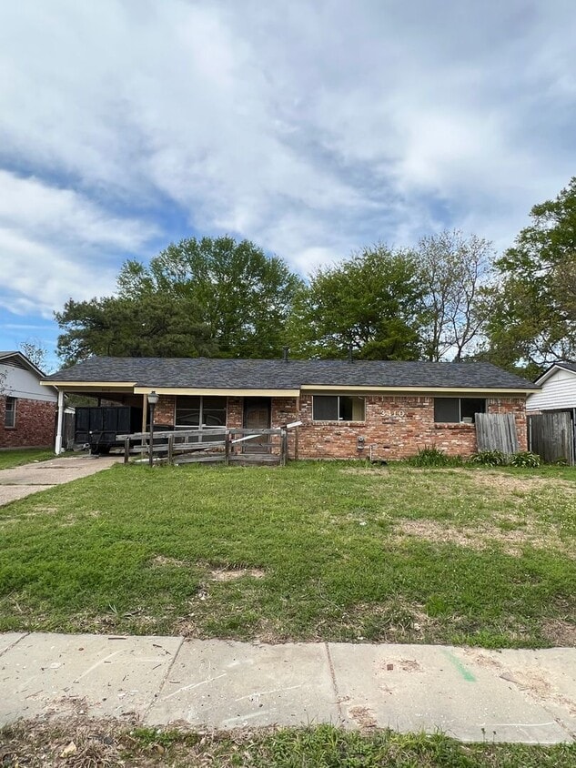 Primary Photo - Ready to go! Fully remodeled 3 bedroom, 1....