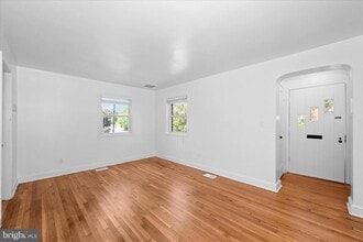 Building Photo - 801 Cox Ave