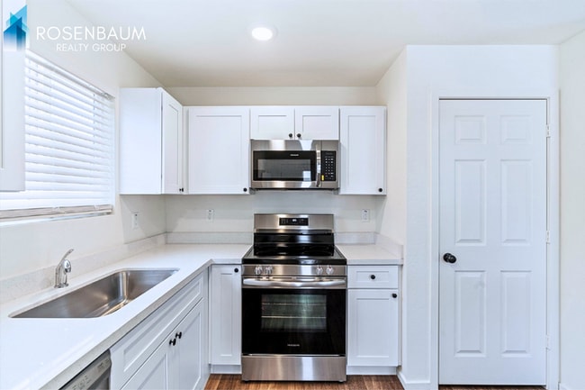 Building Photo - 1106 E Papago St