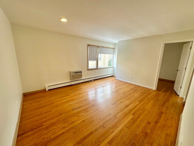 Foto del edificio - 7845 W Lawrence Ave