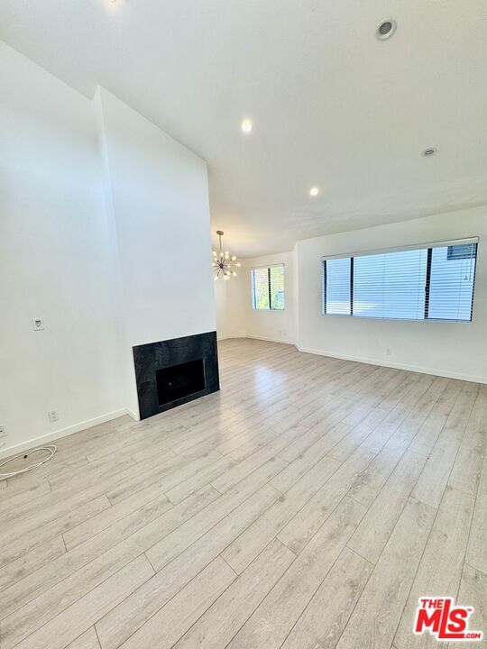Foto del edificio - 1237 N Ogden Dr