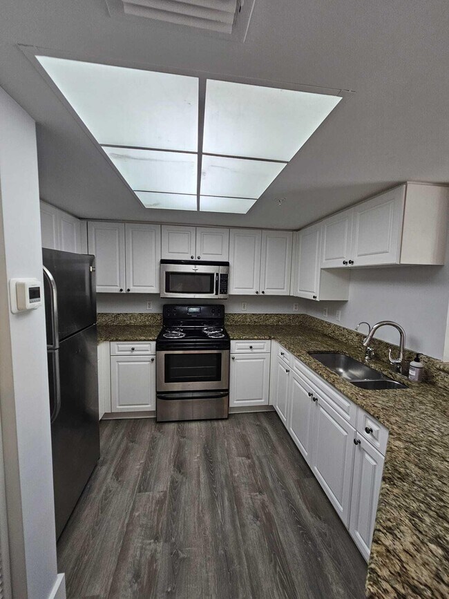 Foto del edificio - 1100 Crestwood Ct S