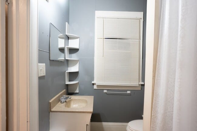 Building Photo - 326 S Exposition St