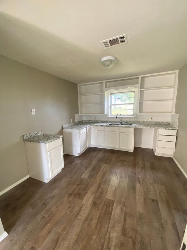 Building Photo - 4313 Spradling Ave
