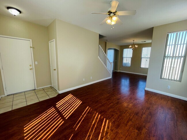 Foto del edificio - TWO STORY HOME IN CACTUS SPRINGS GATED COMMUNITY LOCATED NEAR THE 215 AND SHOPPING CENTERS