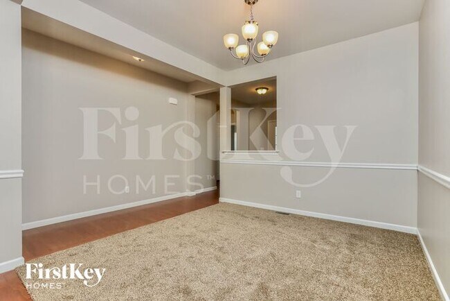 Building Photo - 304 Country Trail Dr