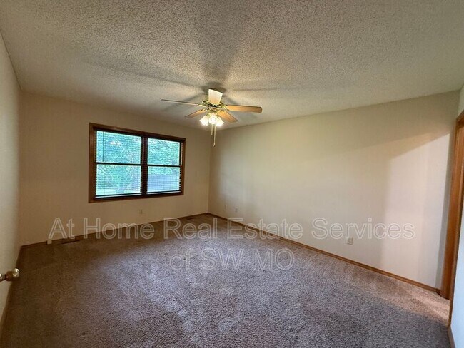 Foto del edificio - 4121 S Parkcrest Ave