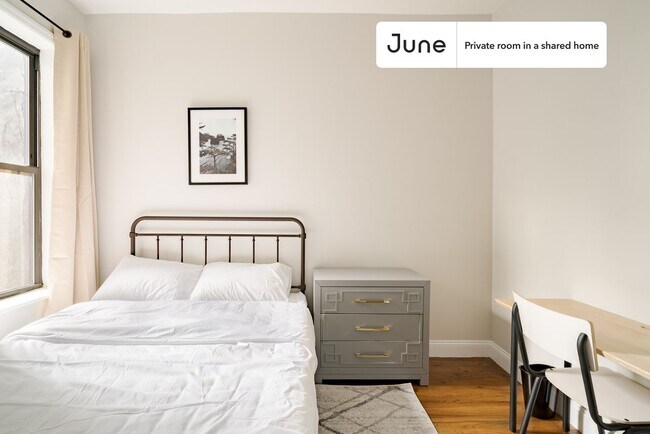 Foto del edificio - Private bedroom in 4 bed/1 bath Home