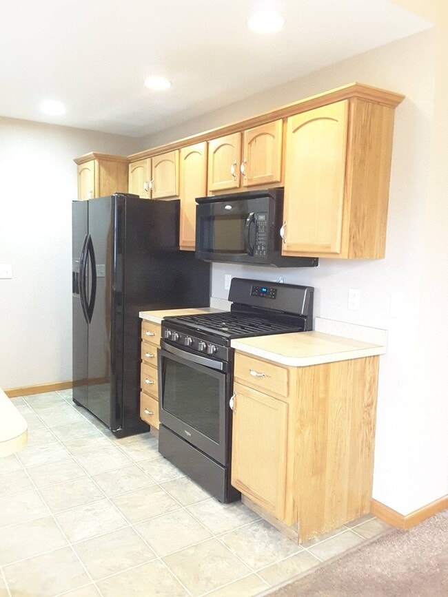 Building Photo - 3 Bedroom Single Family Home!