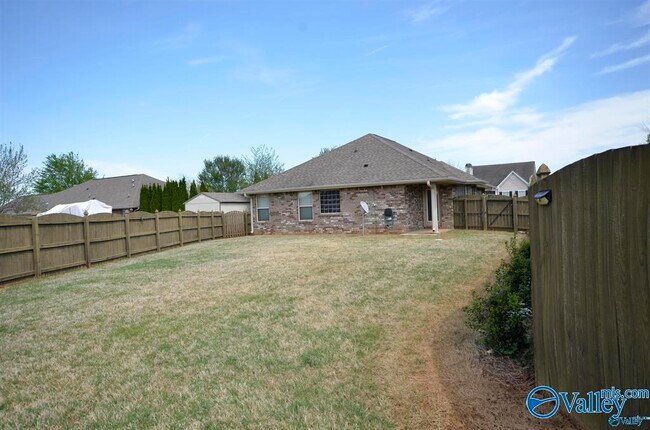 Foto del edificio - 702 Willow Shoals Dr SW