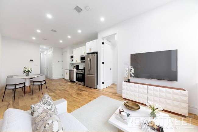 Building Photo - Stunning & Spacious Brand New 4 Bed 3 Bath...
