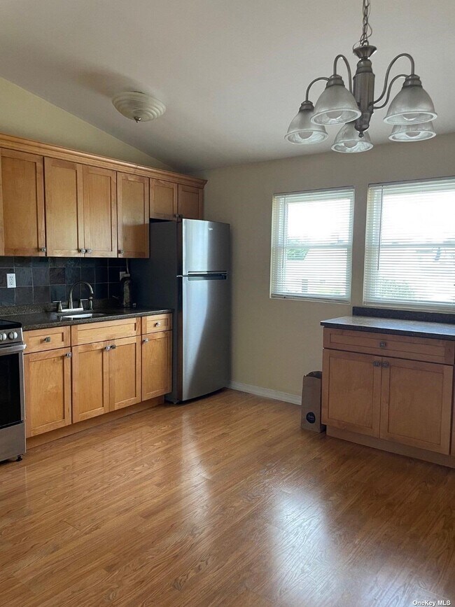 Building Photo - 25 Sprucewood Dr