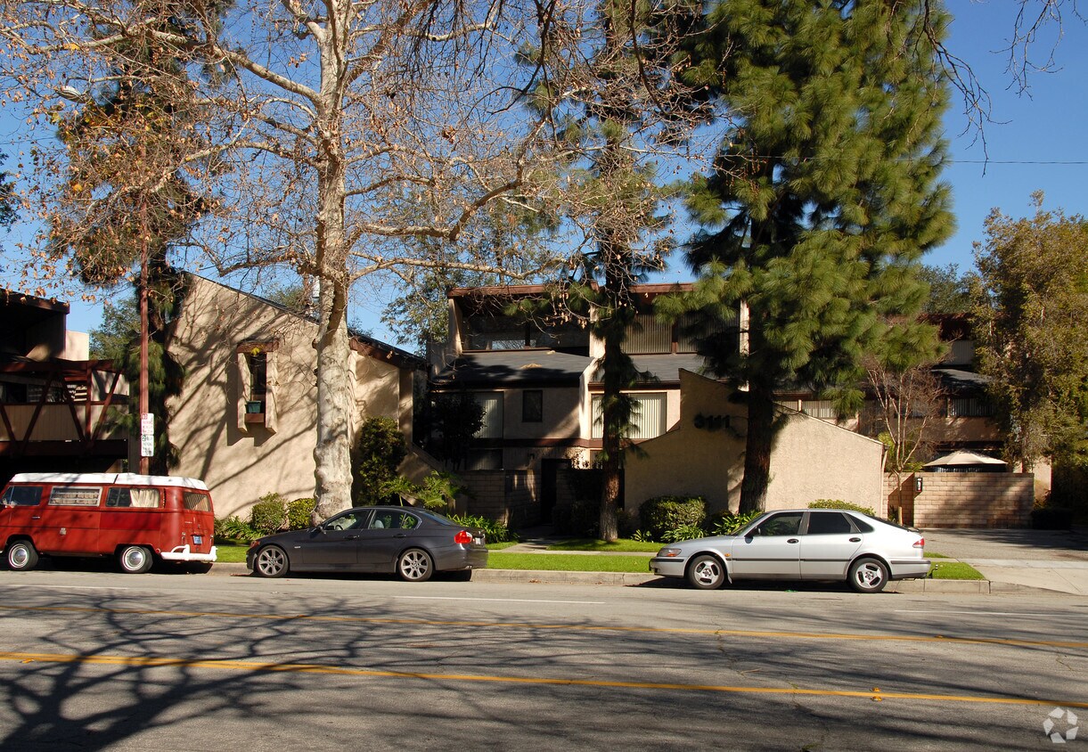 Primary Photo - 3111-3127 Riverside Dr