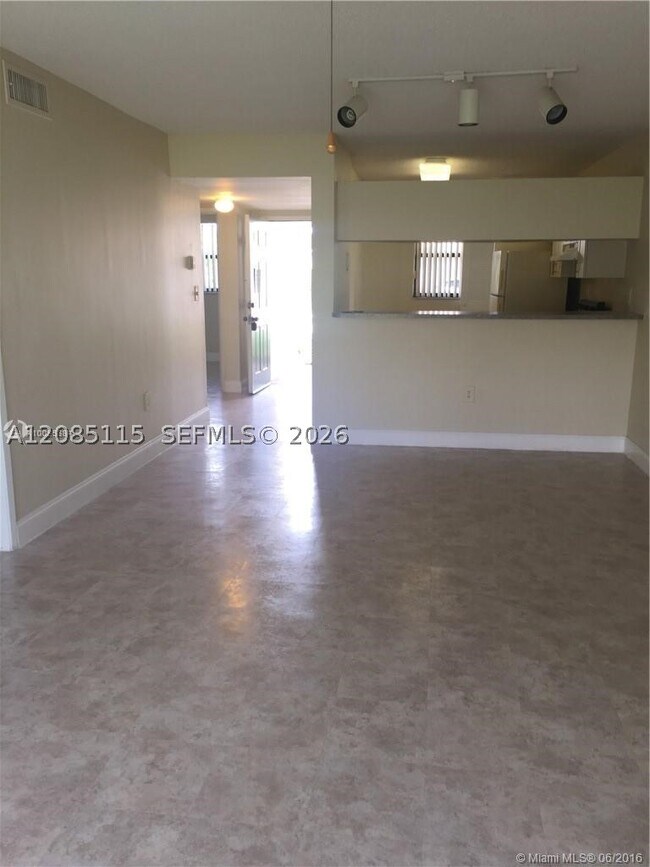 Foto del edificio - 9852 Nob Hill Ln