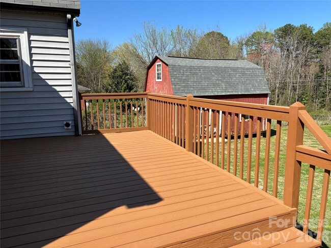 Building Photo - 194 Lawing St