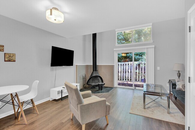 Foto del edificio - 3356 Heathstead Pl