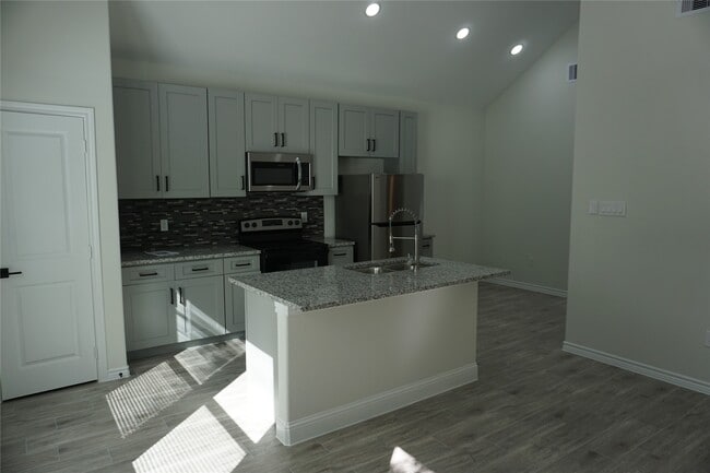 Building Photo - 9864 Arbor Oak