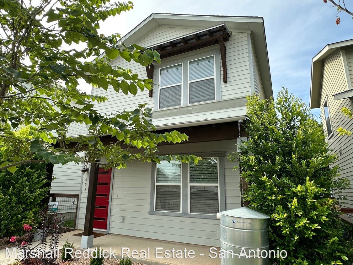 Primary Photo - 3 br, 2 bath House - 607 Burleson Street