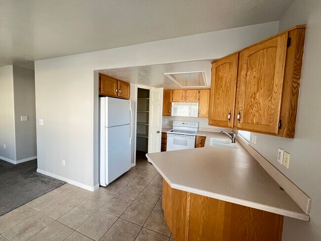 Cocina - 1077 W 1360 S