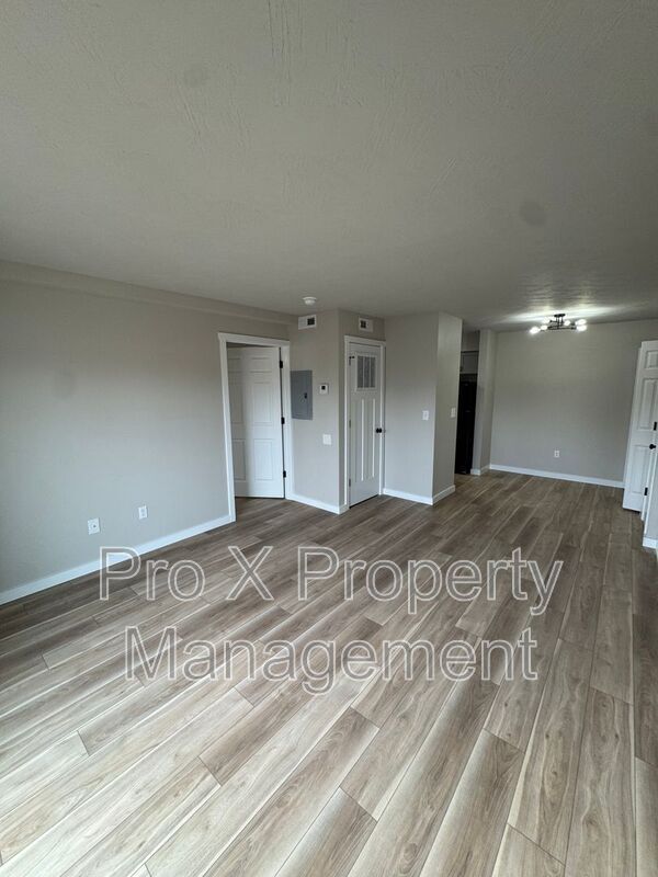 Building Photo - 2213 E Macs Ct