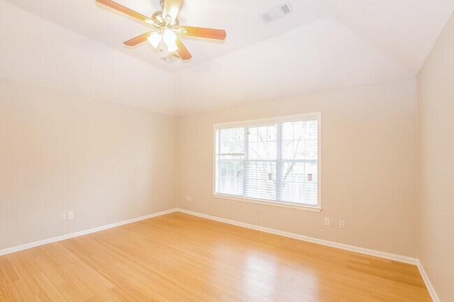 Foto del edificio - 4663 Shadow Field Ln