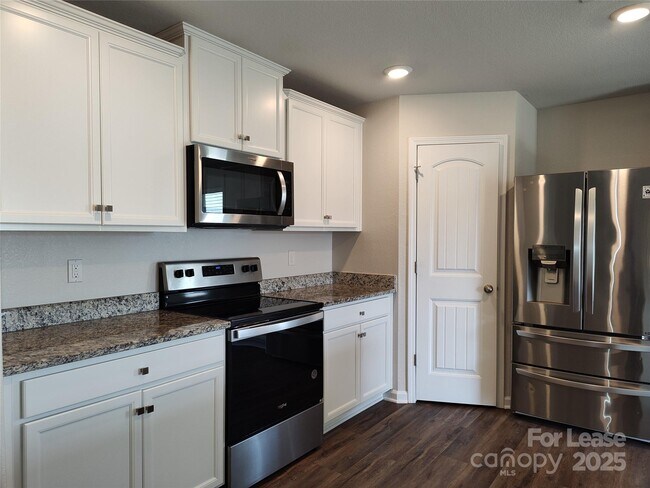Foto del edificio - 9220 Creedmore Hills Dr