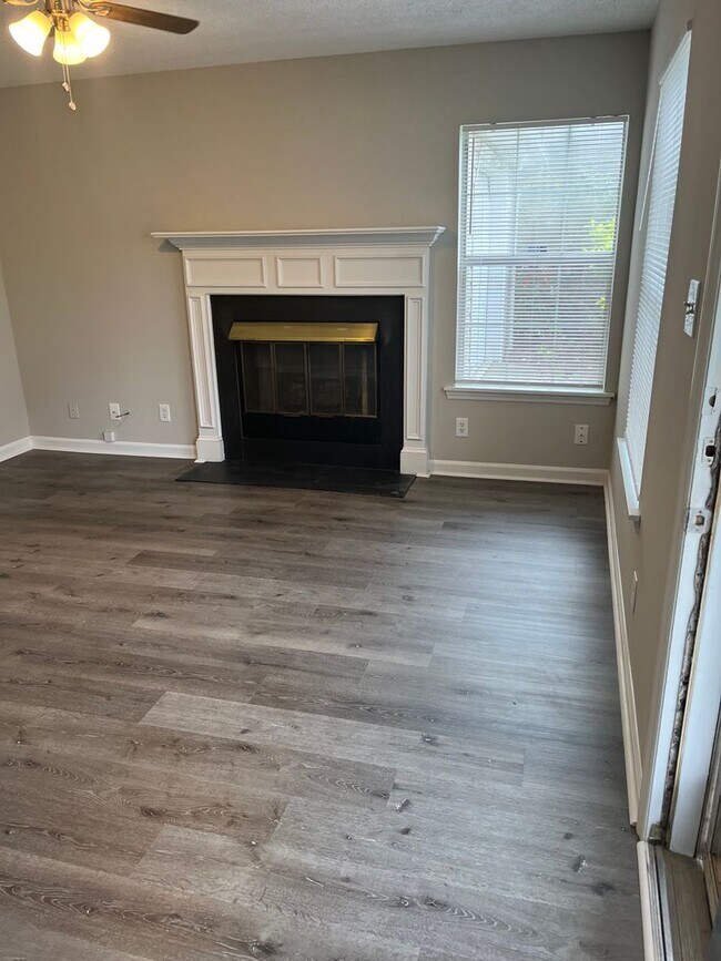 Foto del edificio - Wonderful 3 Bedroom, 2 Bath Two Story House off Guess Road, Durham NC With One Car Garage