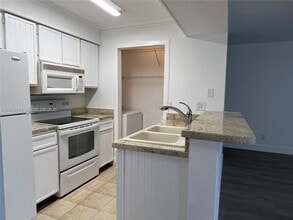 Building Photo - 1267 SW 46th Ave