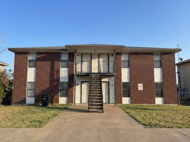 Building Photo - 1109 Circle M Dr
