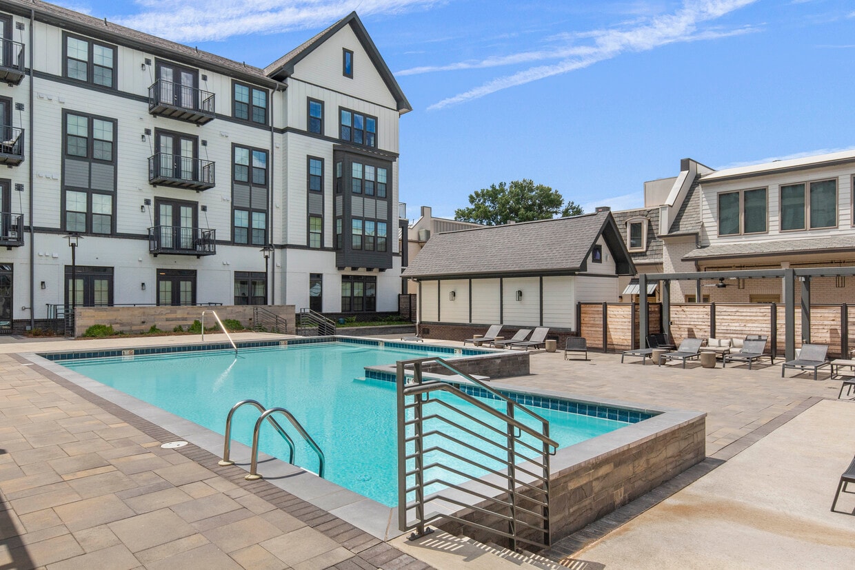 The Quarter House Apartments - The Quarter House Apartments