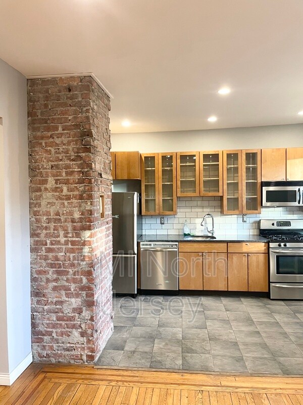Foto del edificio - 7435 Boulevard E
