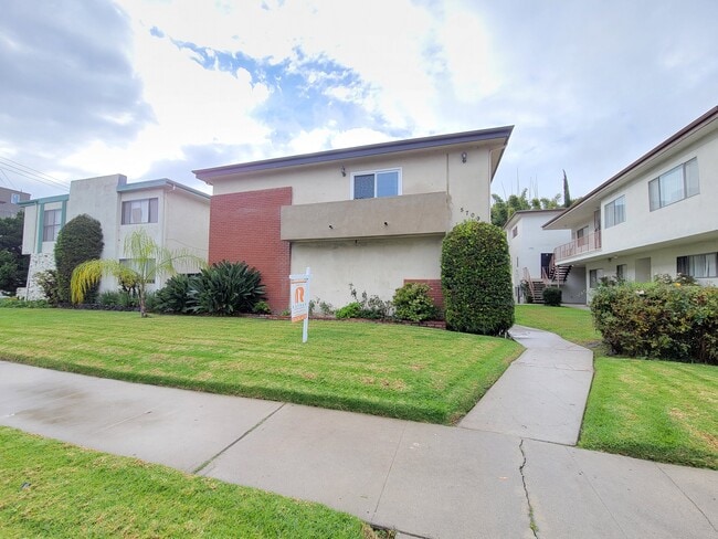 Building Photo - 5709 Hazeltine Ave