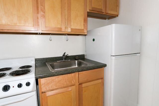 Building Photo - 539 W Arlington Pl